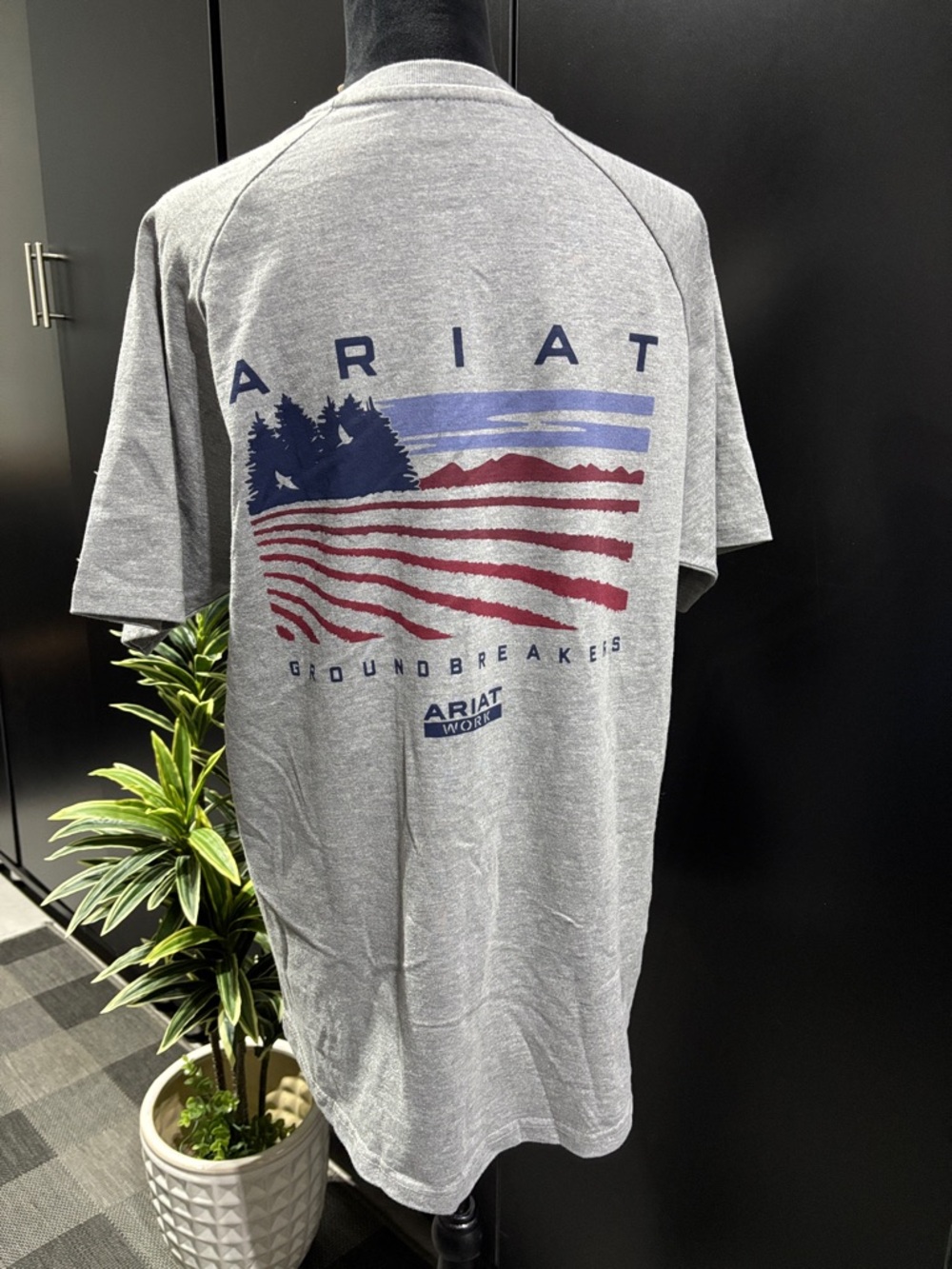 Ariat Rebar Cotton Strong Groundbreaker logo chest/back,pre-shrunk,drop tail hem